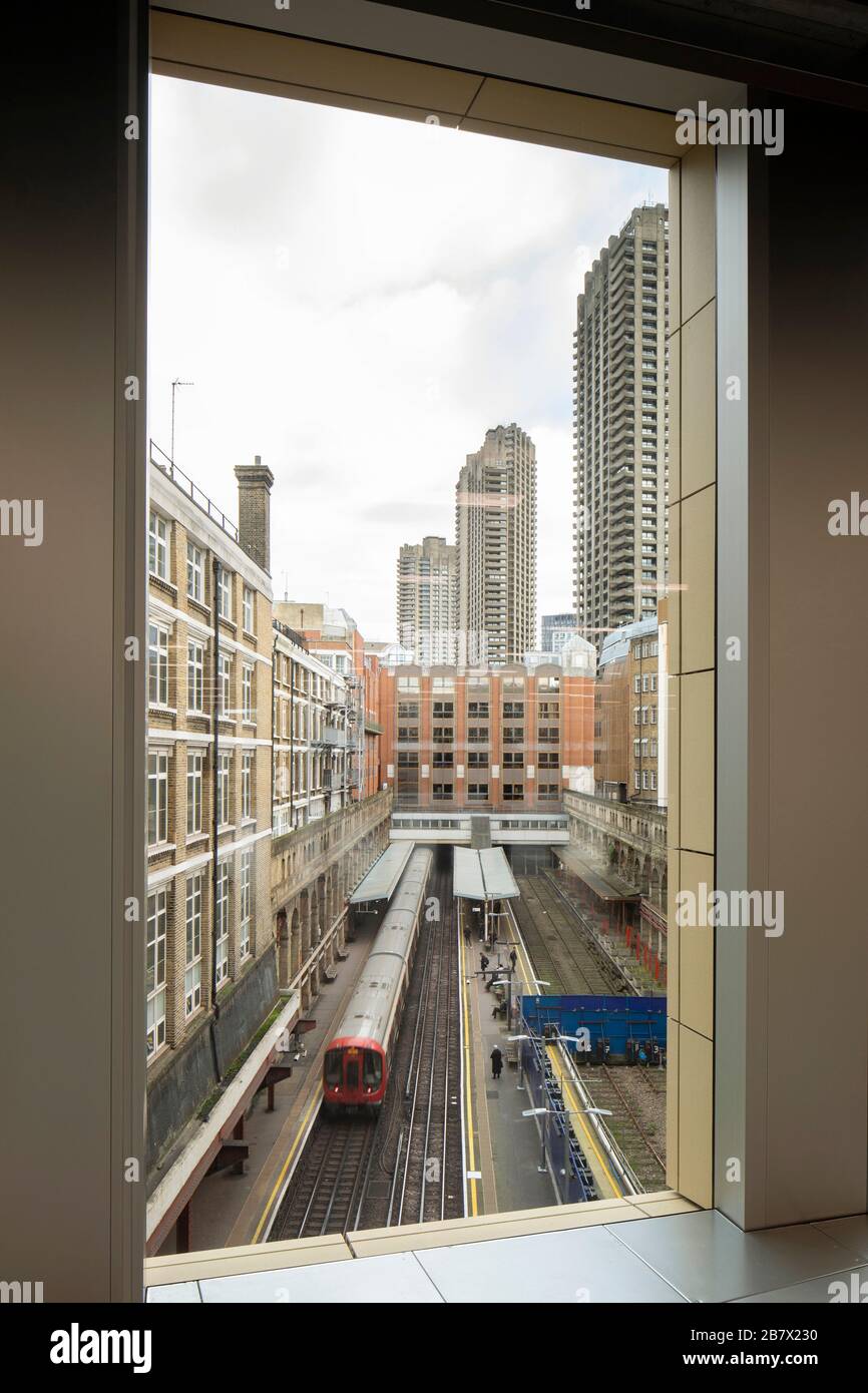 Blick vom Büro in Richtung Barbican U-Bahn-Station. Farringdon East Offices, Barbican, Großbritannien. Architekt: PLP-Architektur, 2020. Stockfoto