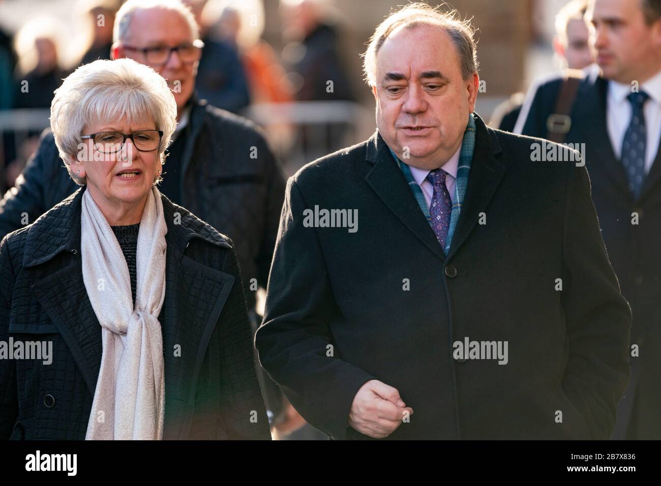 Edinburgh, Schottland, Großbritannien. März 2020. Alex Salmond verlässt nach dem achten Tag seines Prozesses den High Court in Edinburgh. Iain Masterton/Alamy Live News Stockfoto