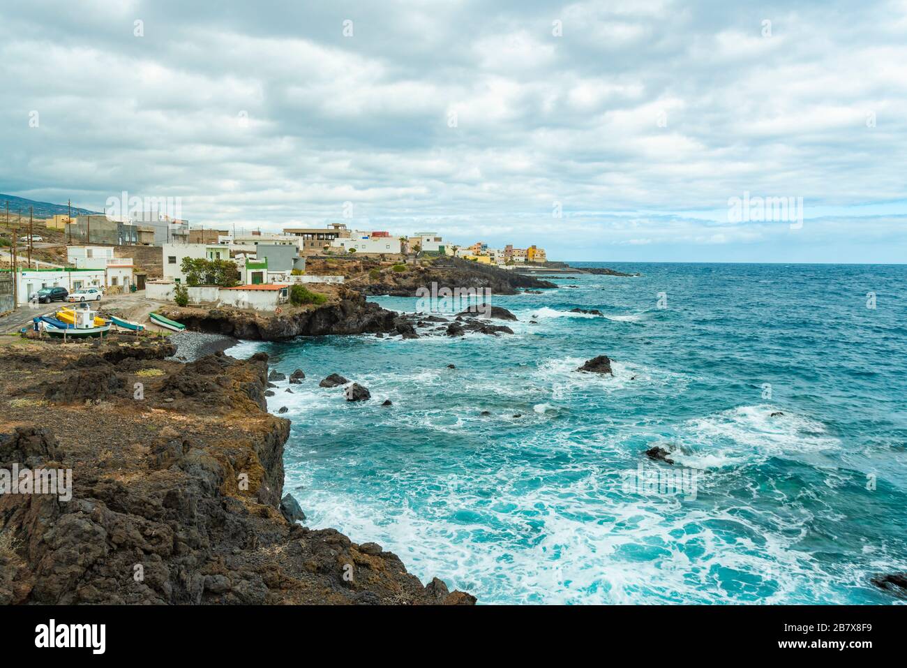 Klippenstrand Playa de las Carretas auf Teneriffa Stockfoto