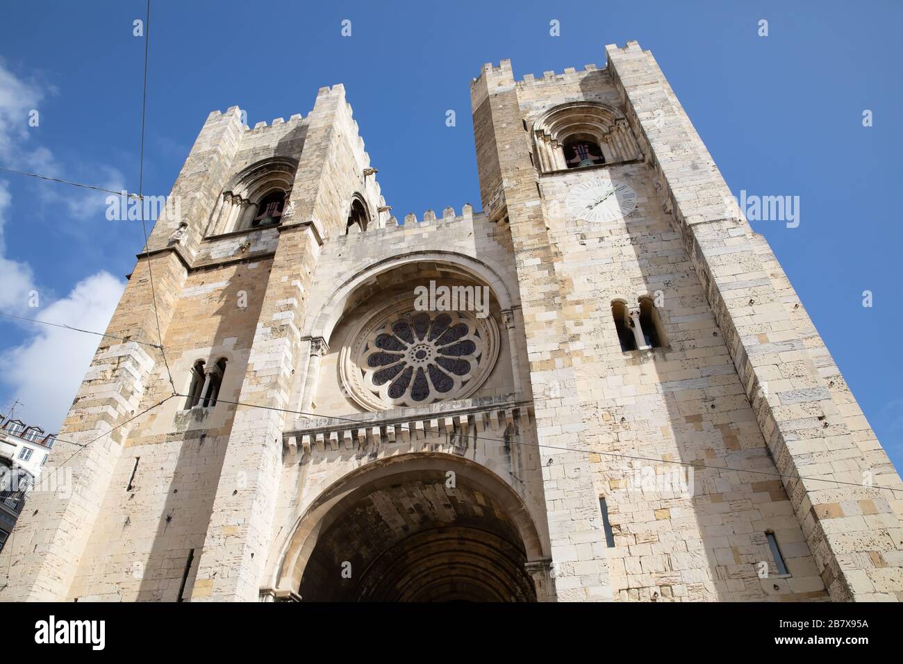 Die Kathedrale von Lissabon, oft auch nur Sé genannt, ist eine in Lissabon, Portugal, gelegene Römisch-Katholische Kathedrale. Die älteste Kirche der Stadt. Stockfoto