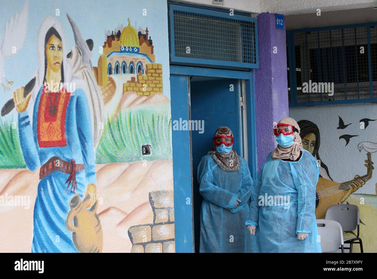 Die UN eröffnet eine Reihe ihrer Schulen im Gazastreifen für Patienten isoliert von ihren Kliniken, um am 18. März 2020 die öffentliche Gesundheit von Coronavirus zu erhalten. Stockfoto