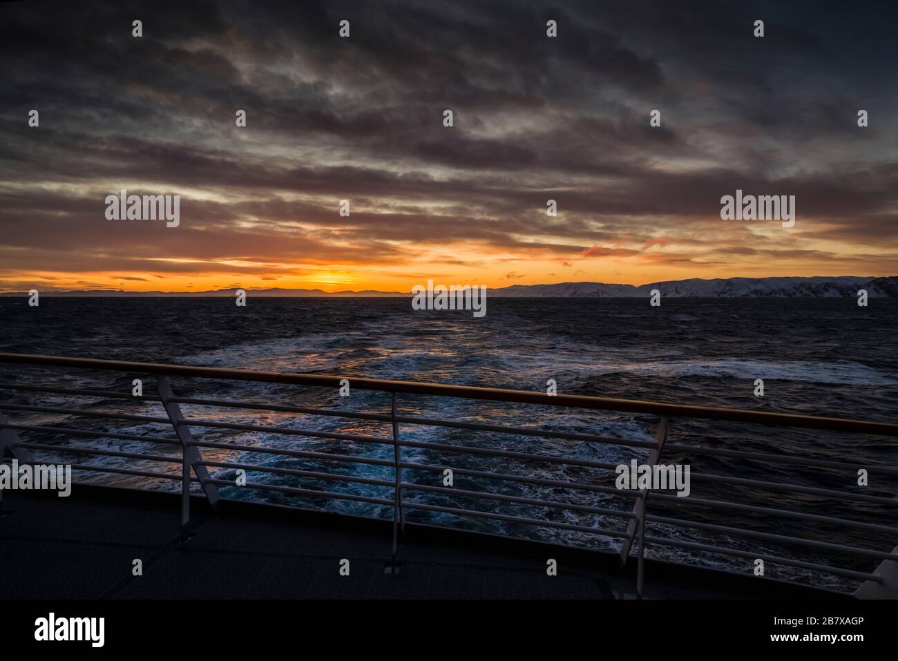 Sonnenuntergang, arktisches Norwegen. Stockfoto