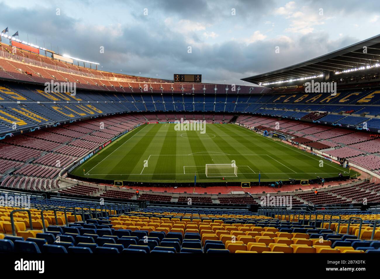 BARCELONA, SPANIEN - 13. MÄRZ: Camp Nou Stadium vor der UEFA Champions League-Runde von 16, Rückspiel zwischen dem FC Barcelona und Olympi Stockfoto