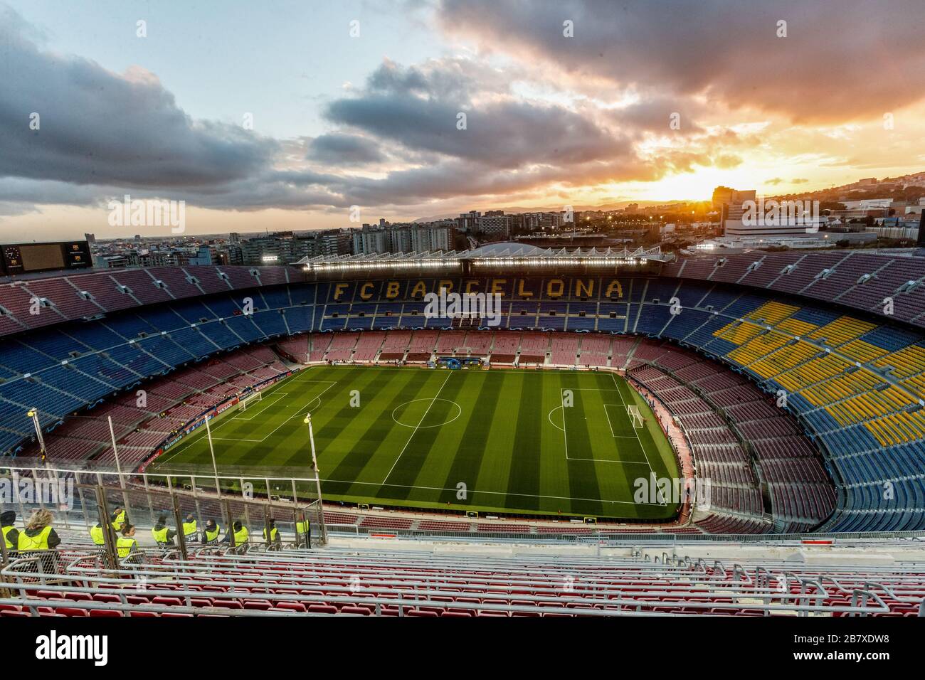 BARCELONA, SPANIEN - 13. MÄRZ: Camp Nou Stadium vor der UEFA Champions League-Runde von 16, Rückspiel zwischen dem FC Barcelona und Olympi Stockfoto