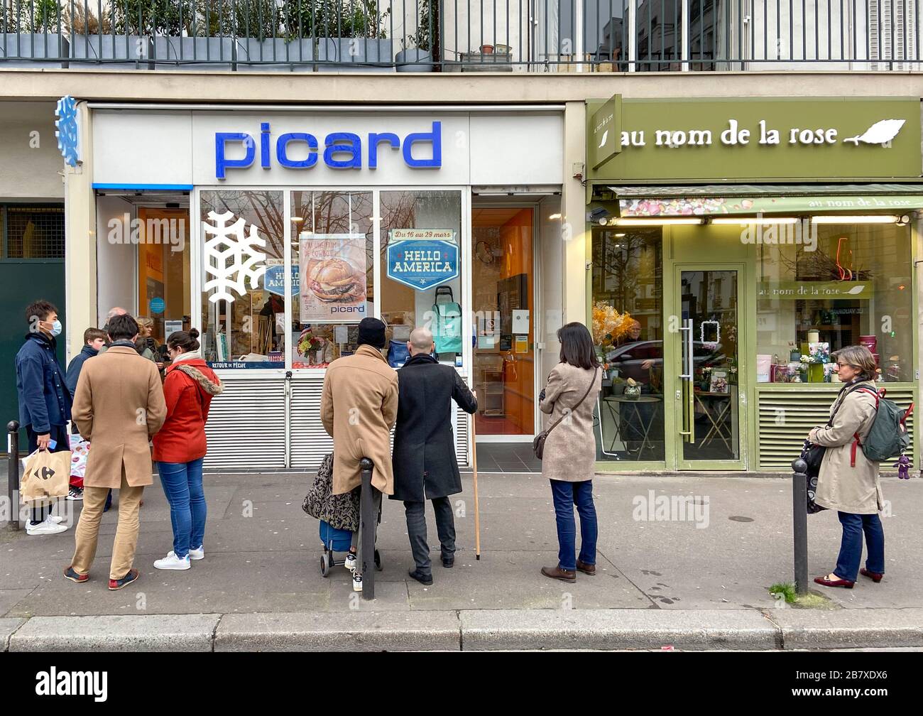 FRANKREICH SCHLIESST SUPERMÄRKTE UND GESCHÄFTE, UM CORONAVIRUS ZU BEKÄMPFEN Stockfoto