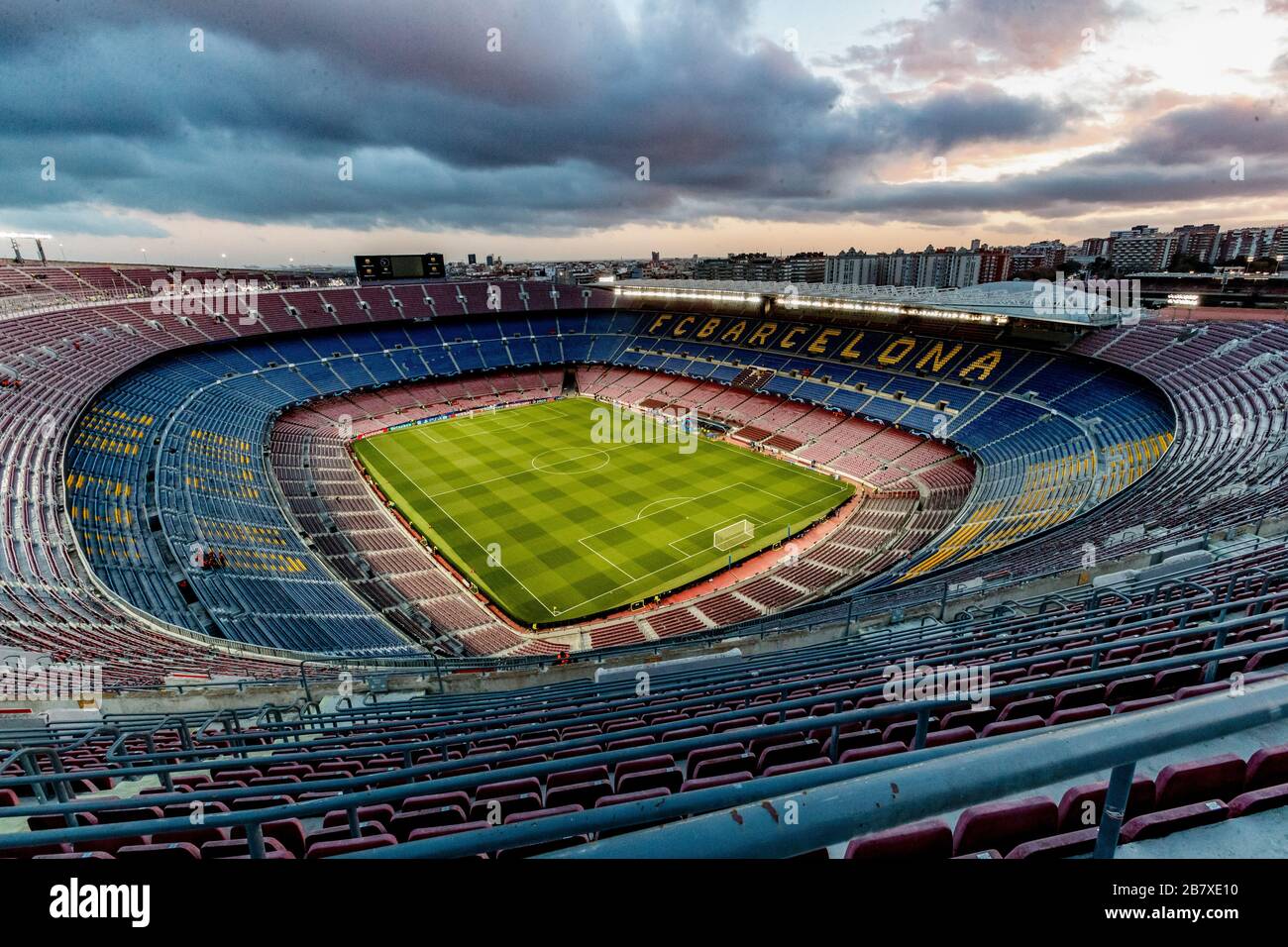 BARCELONA, SPANIEN - 13. MÄRZ: Camp Nou Stadium vor der UEFA Champions League-Runde von 16, Rückspiel zwischen dem FC Barcelona und Olympi Stockfoto