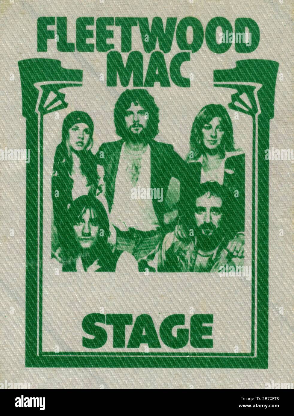 Fleetwood Mac's offizieller Backstage Pass von ihrem Konzert in der MEKKA Arena Show in Milwaukee, Wisconsin am 24. Juni 1976. Dieser Pass war eigentlich Fleetwoods eigener Touring-Pass. Das war in jenem Jahr nicht ungewöhnlich, aber schon in den 1970er Jahren druckten die meisten Bands keine eigenen Pässe. Um meine anderen mit Musik in Zusammenhang stehenden Vintage-Bilder zu sehen, suchen Sie nach Prestor Vintage-Musik Stockfoto