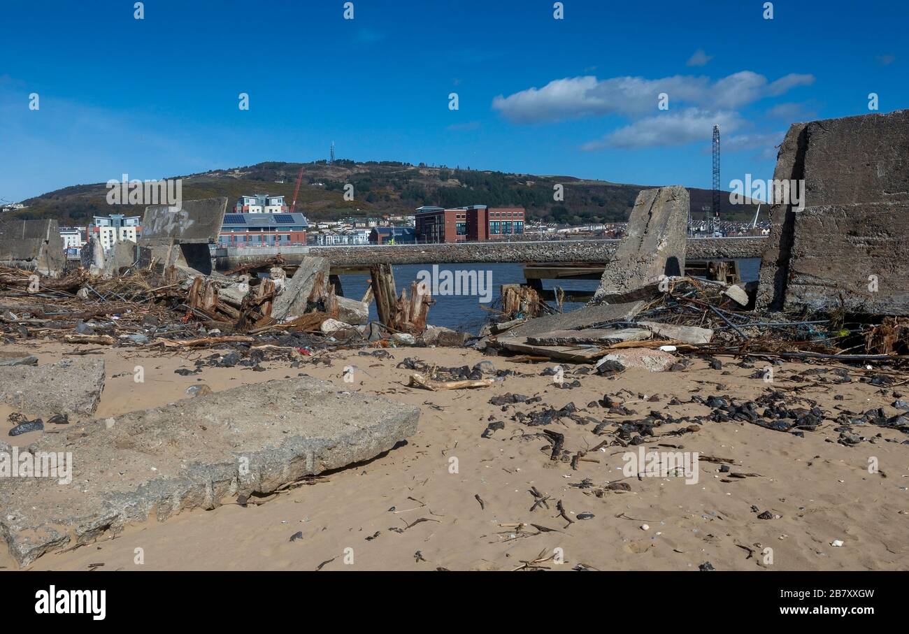 Der eingestürzte West Pier in Swansea Stockfoto