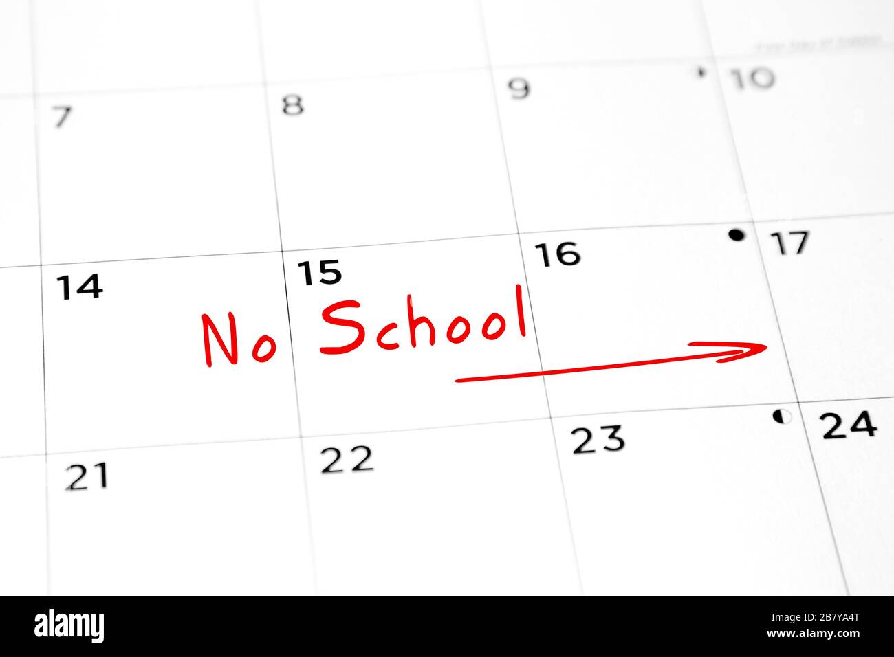 Keine Schule in roter Markierung in einem Kalender. Stockfoto