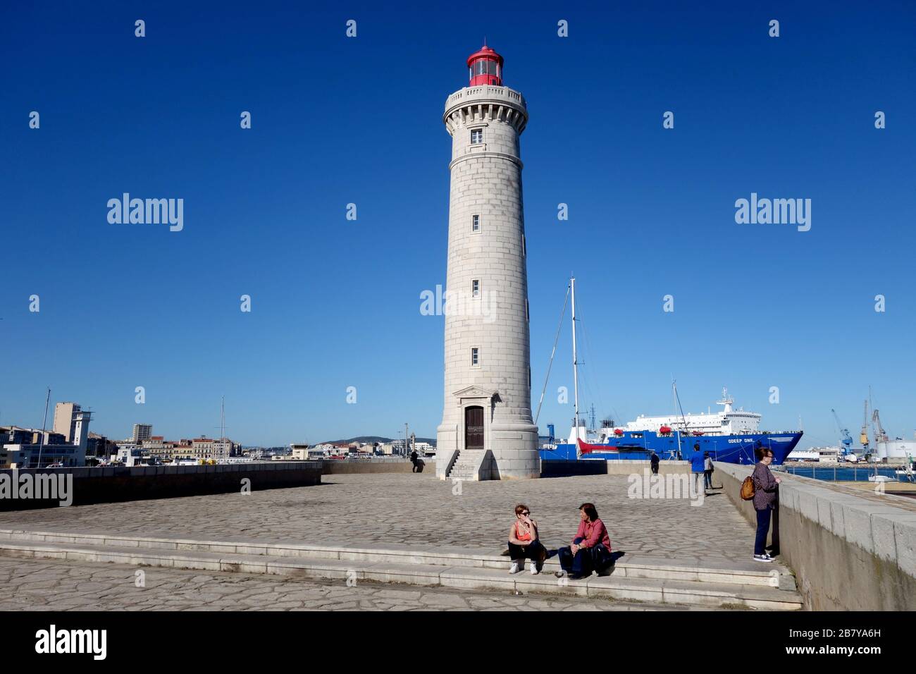 Der Leuchtturm am Hafen von Sete im Departement Hérault in der Region Occitanie in Südfrankreich. Stockfoto