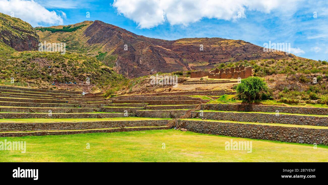Panorama der inka-ausgrabungsstätte von Tipon im Heiligen Tal, Cusco, Peru. Stockfoto