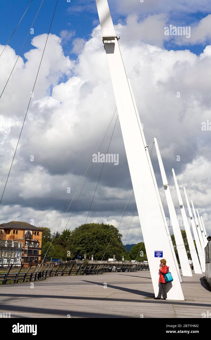 Riverwalk Along River Taff, Cardiff City, Wales, Großbritannien, Großbritannien, Europa (Modell veröffentlicht) Stockfoto