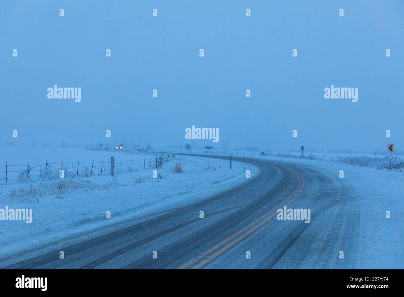 Schnee auf der Autobahn in Bellevue, Idaho Stockfoto