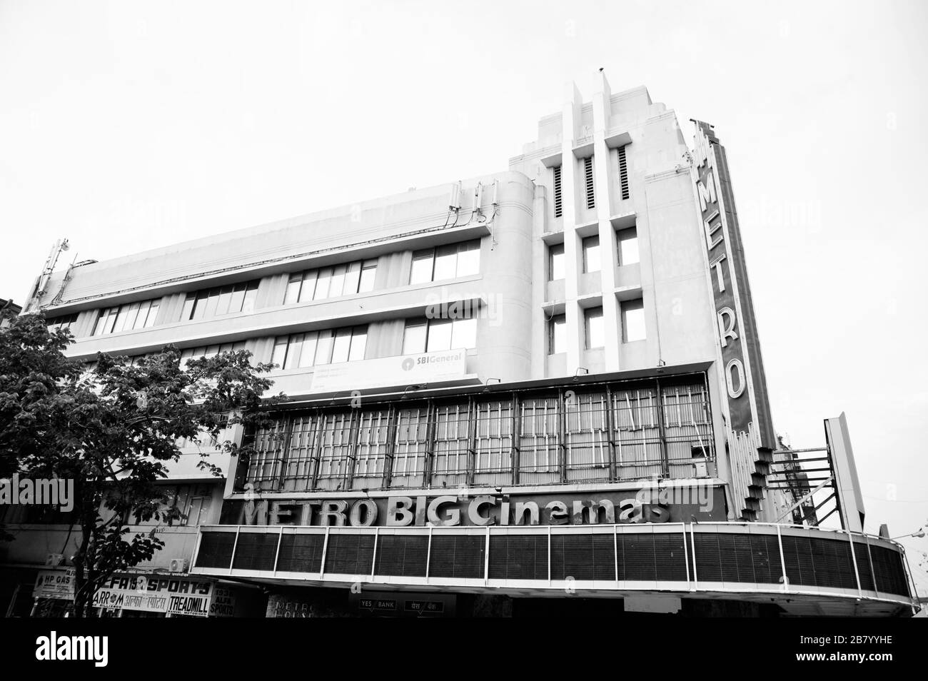 Unbeschriftete Lichtkiste, Metro Cinema Building, Art Deco Movie Theatre, Dhobi Talao, Mumbai, Maharashtra, Indien, Asien Stockfoto