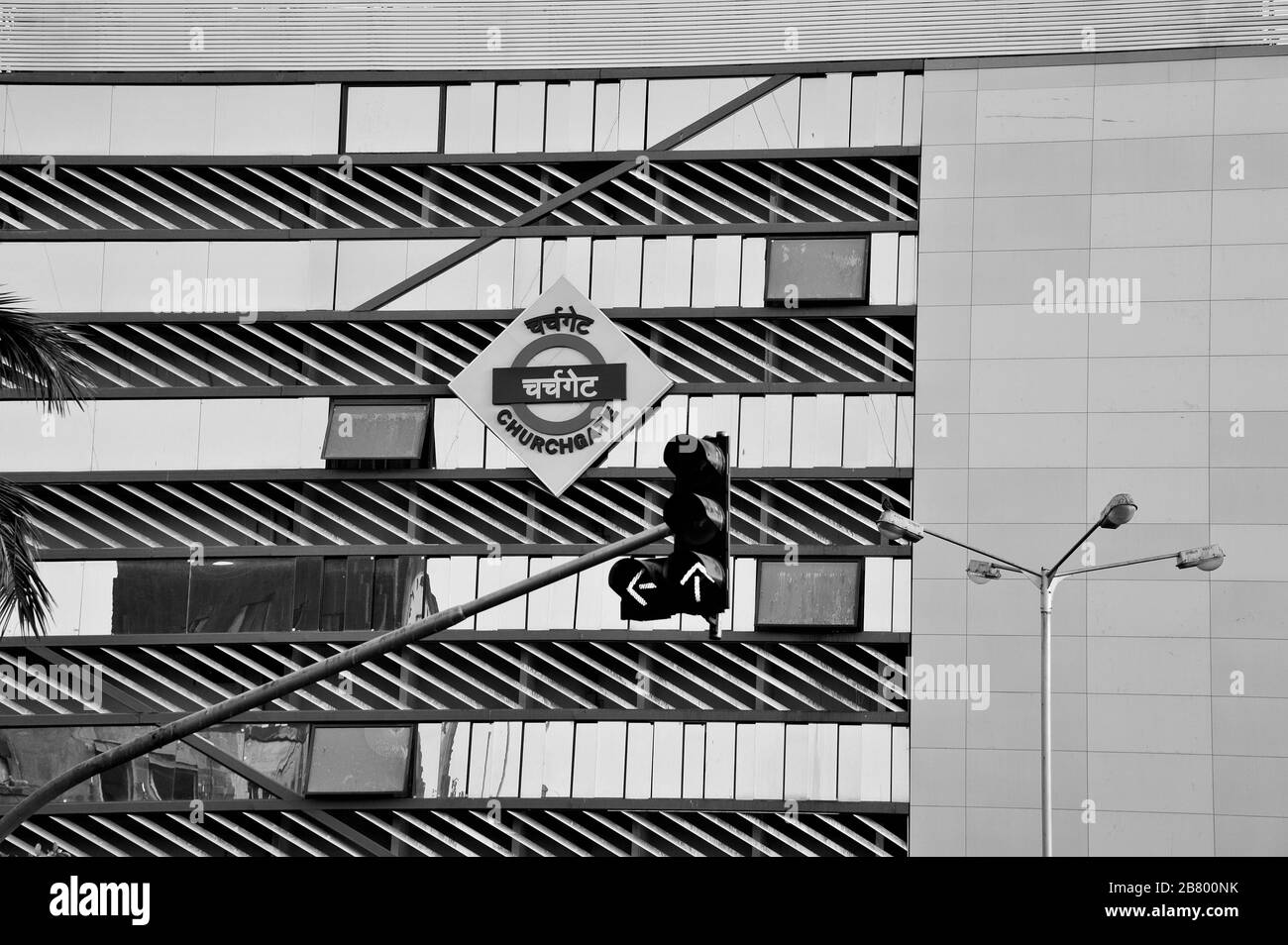Hinweisschild zum Bahnhof Churchgate, Bombay, Mumbai, Maharashtra, Indien, Asien Stockfoto