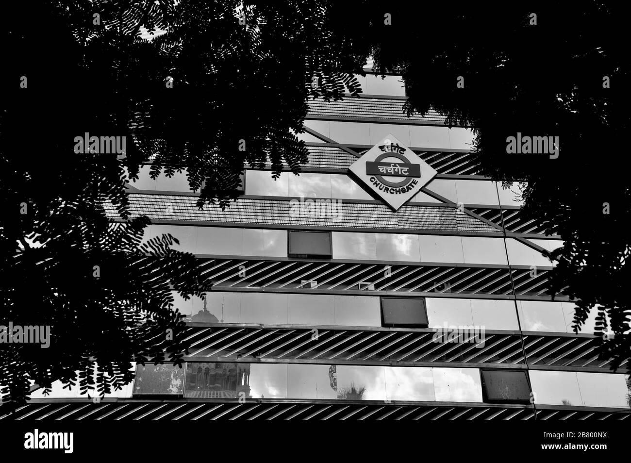 Hinweisschild zum Bahnhof Churchgate, Bombay, Mumbai, Maharashtra, Indien, Asien Stockfoto