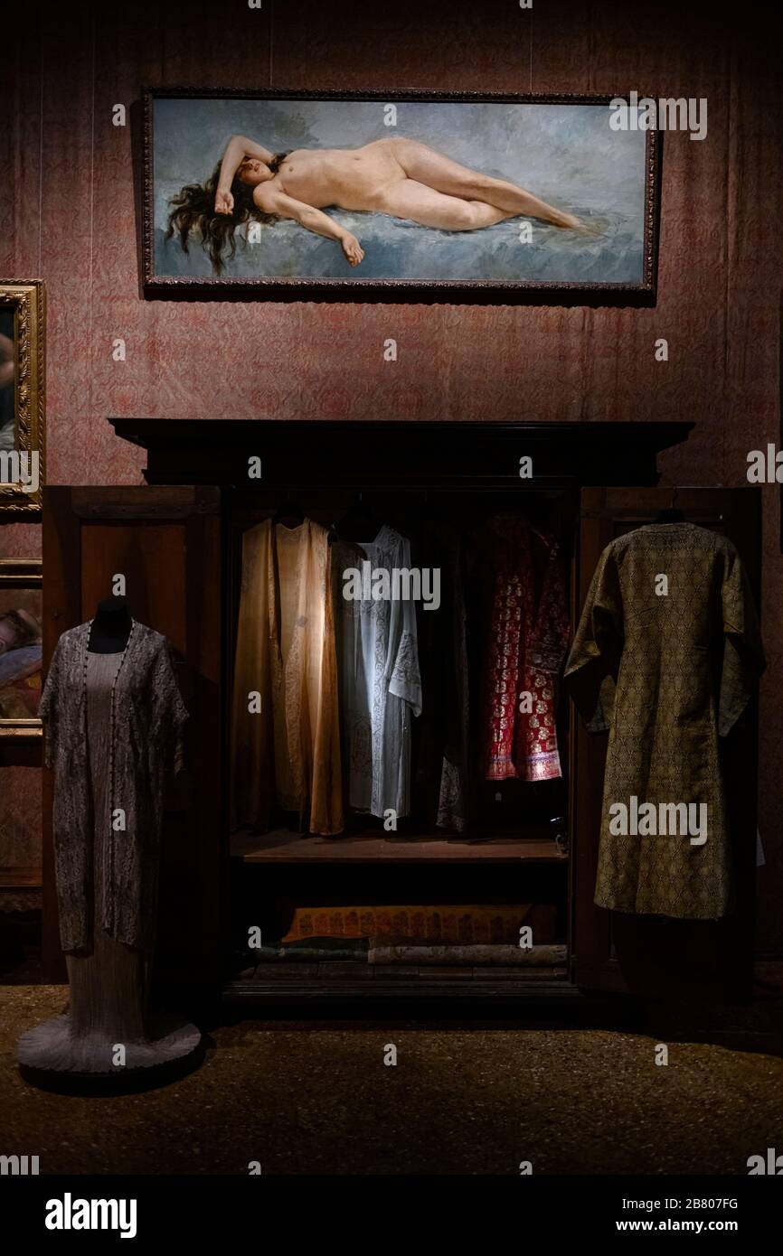Das Palazzo Fortuny Museum in Venedig zeigt visuelle Kunst, Kleider, Stoffe aus aller Welt Stockfoto