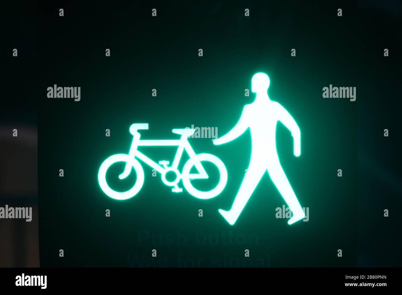 Grüne Ampel für Radfahrer und Fußgänger an der Kreuzung leeds yorkshire united Kingdom Stockfoto