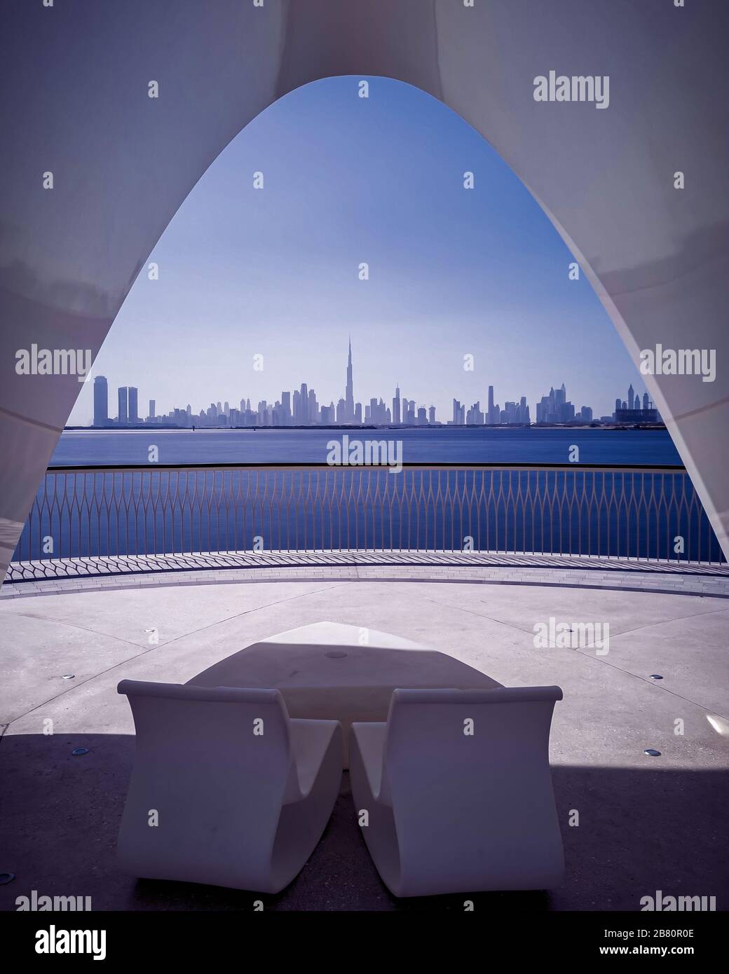 Blick auf die Dubai Skyline vom Dubai Creek Hafen. Stockfoto