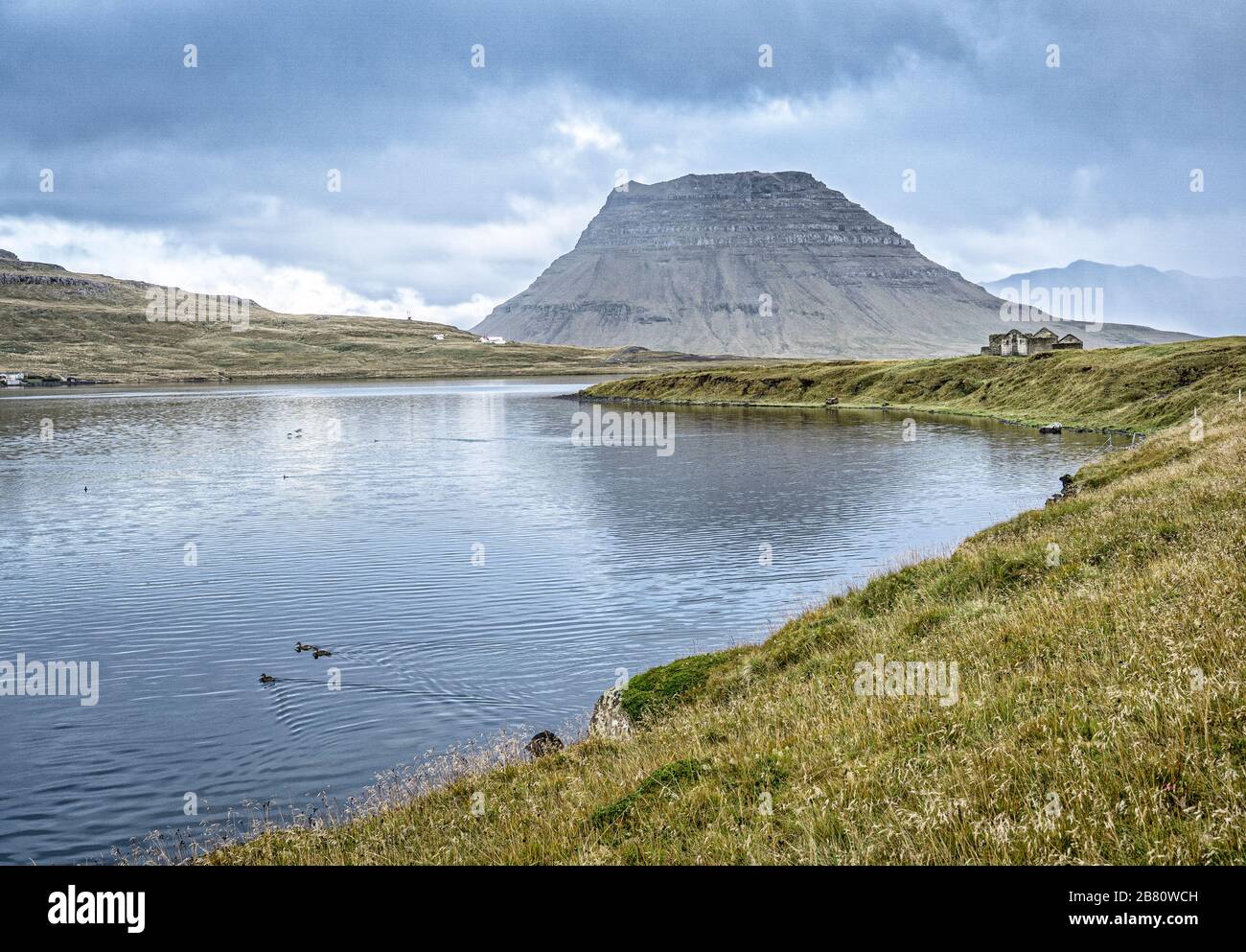 Berühmter Kirkufell-Berg auf der halbinsel snaefellsness im Westen Islands, Landschaftsfotografie Stockfoto