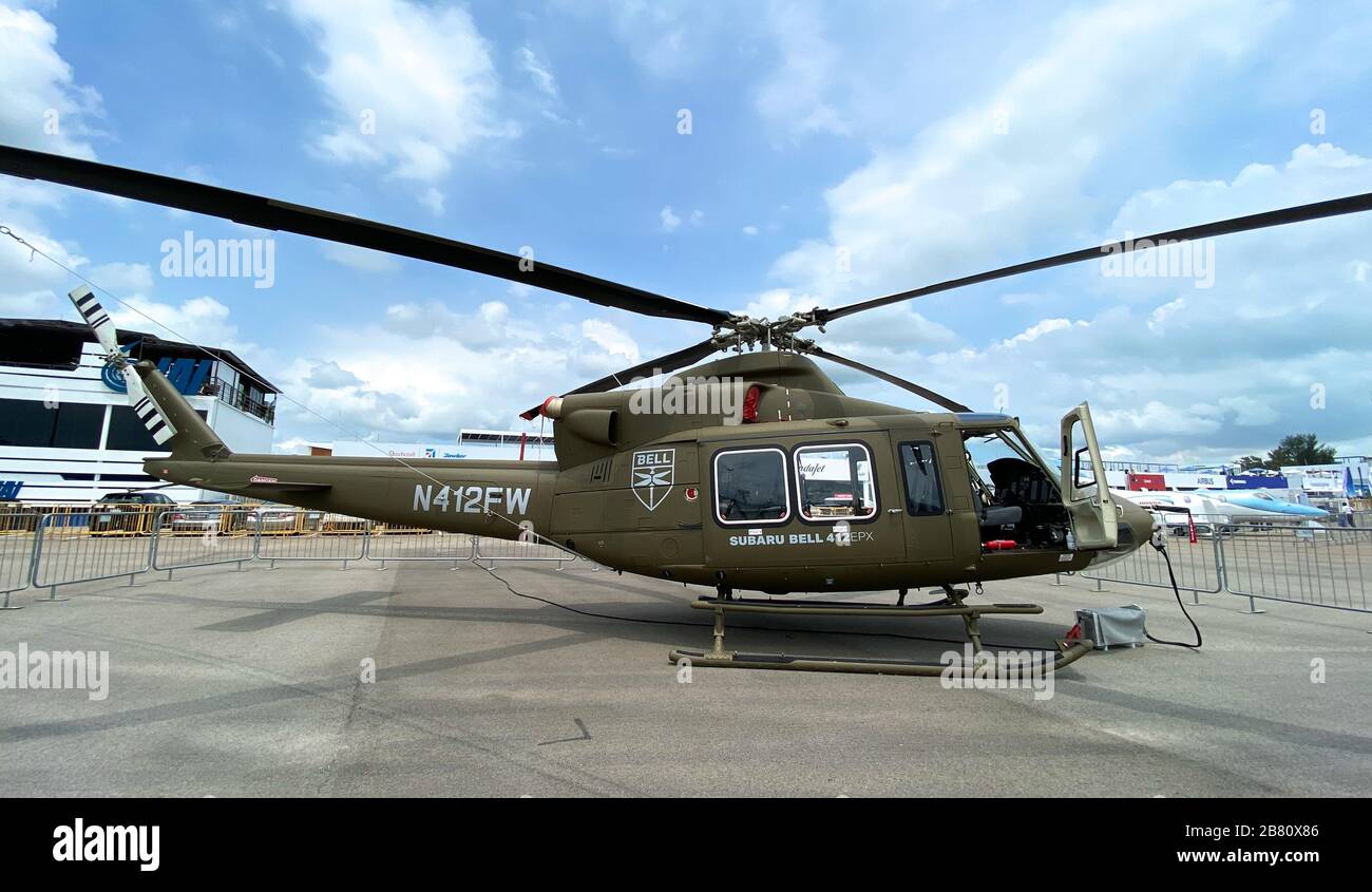 Singapur - 12. Februar 2020. Subaru Bell 412EPX Helikopter steht zur Anzeige auf der Changi Air Base. Die Verteidigungskosten steigen, vor allem in Ostasien Stockfoto