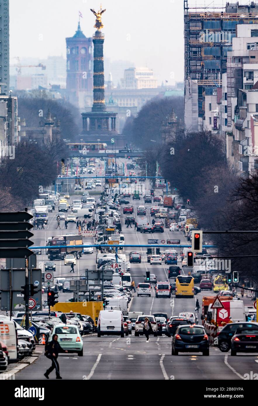 Berlin, Deutschland. März 2020. Am Kaiserdamm im Westen der Hauptstadt ist um 11:00 Uhr moderater Verkehr zu finden. Credit: Michael Kappeler / dpa / Alamy Live News Stockfoto