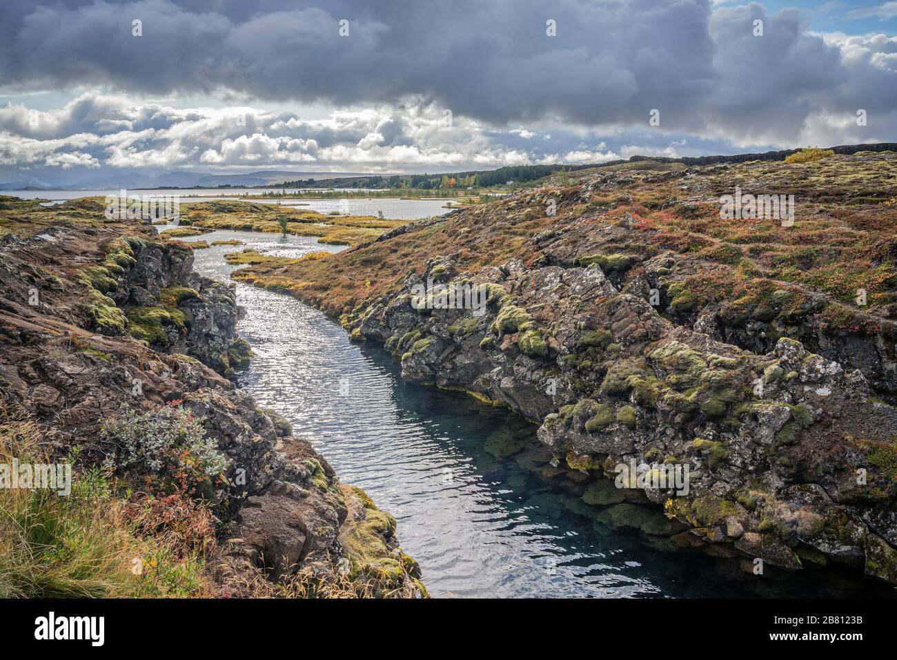 Thingvellir Nationalpark in Island, ist ein Ort von historischer, kultureller und geologischer Bedeutung, die Spalte entfalle die tektonischen Platten Stockfoto