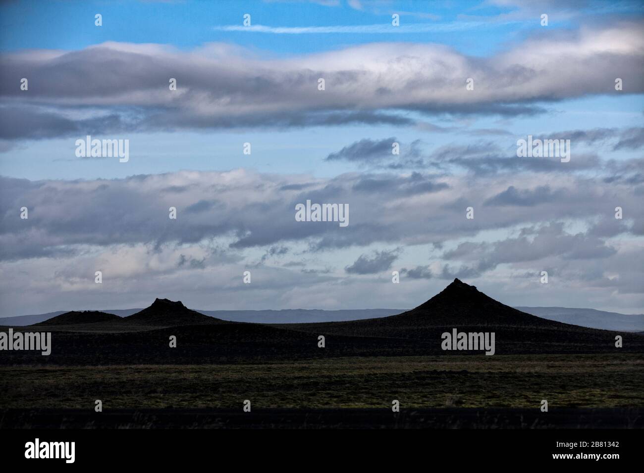 Vulkanische Landschaft mit Vulkanen und Kratern im nördlichen Ihighland Islands, Europa, Landschaft Stockfoto