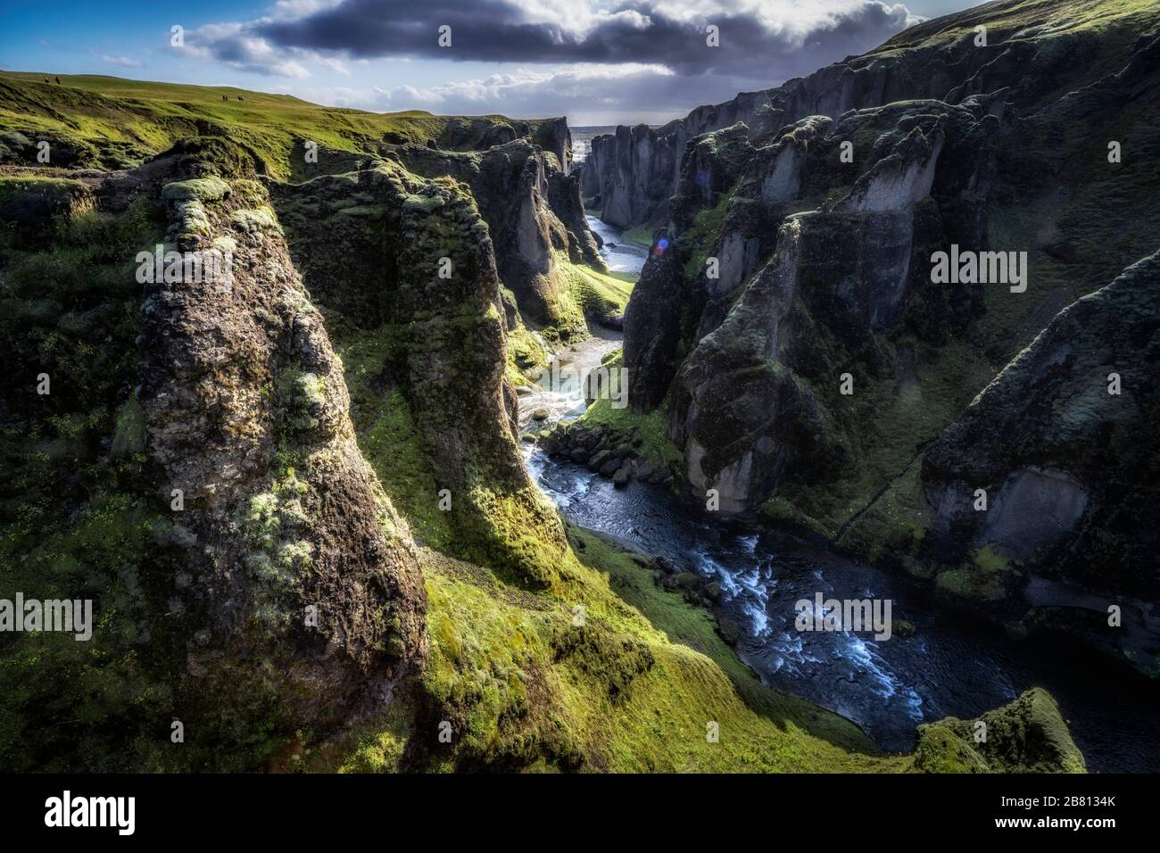 Spektakuläre Aussicht in den Kirkjubæjarklaustur Canyon im Süden Islands, Landschaft Stockfoto