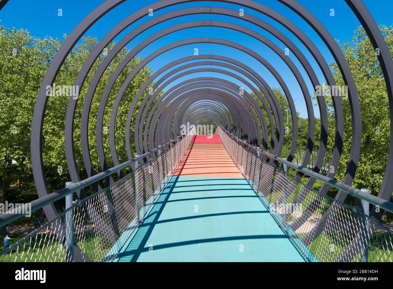 OBERHAUSENS, 5. MAI 2018: Das Brückenprojekt "Flinky Springs to Fame" ist der Endpunkt des Projekts "Emscherkunst 2010". Mit einem wicklspi Stockfoto