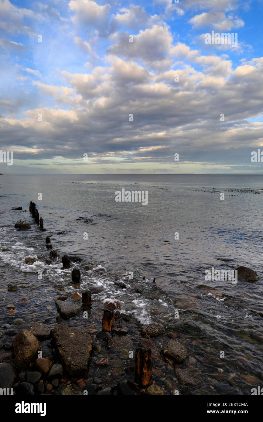 Blick auf die Magellanstraße, den Pazifischen Ozean, die Stadt Punta Arenas, Patagonien, Chile Stockfoto