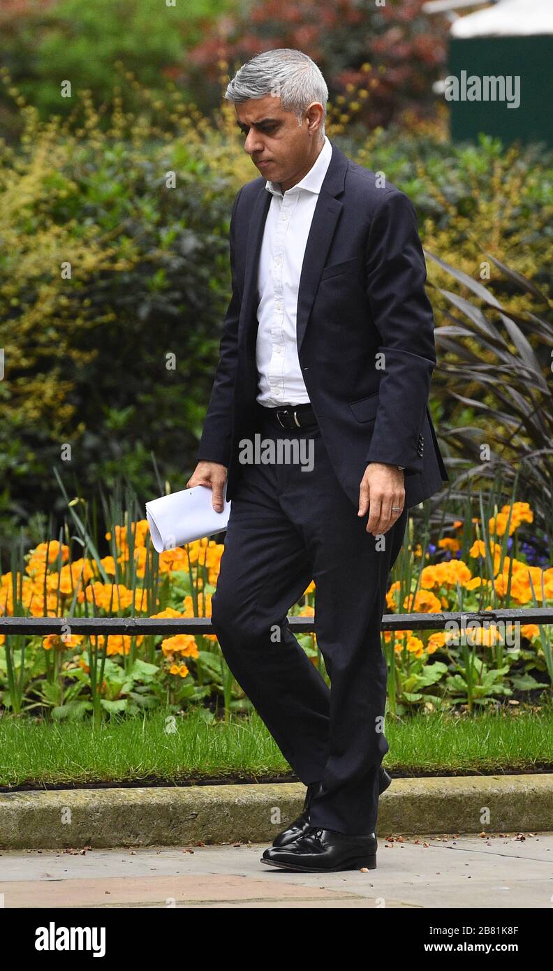 Der Bürgermeister von London, Sadiq Khan, kommt an die 10 Downing Street, London, da die Regierung voraussichtlich einen "Emergency Coronavirus Powers Bill" veröffentlichen wird. Stockfoto