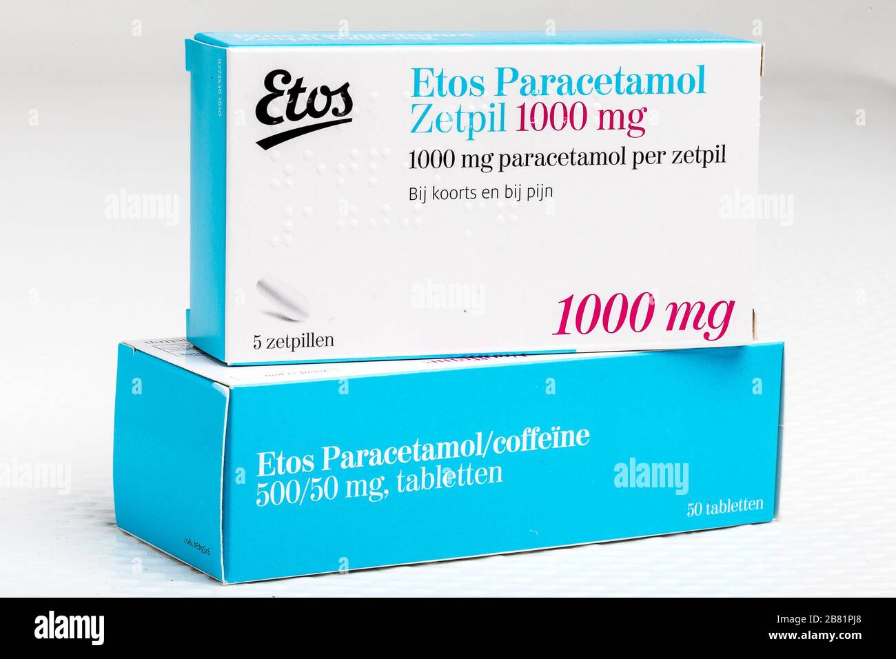 TILBURG - 17-03-2020, Packshot of Painkiller, Pain Reliever. Paracetamol-Zäpfchen. Medizin Stockfoto