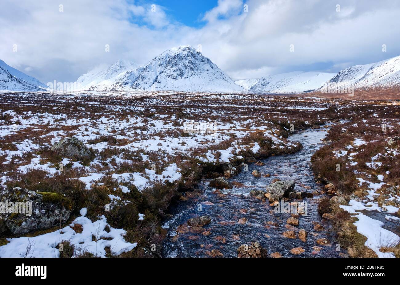 Stob Dearg (Buachaille Etive Mòr - "der große Herdsmann von Etive") und Stob na Doire, Argyll & Bute, Schottland Stockfoto
