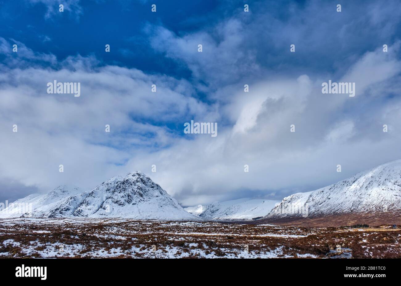 Stob Dearg (Buachaille Etive Mòr - "der große Herdsmann von Etive") und Glen Coe, Argyll & Bute, Schottland Stockfoto