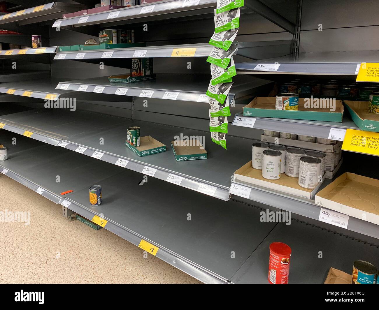 York. England. 03.19.20. Leere Supermarktregale nach Panikkäufen während der Coronavirus Pandemie. Stockfoto