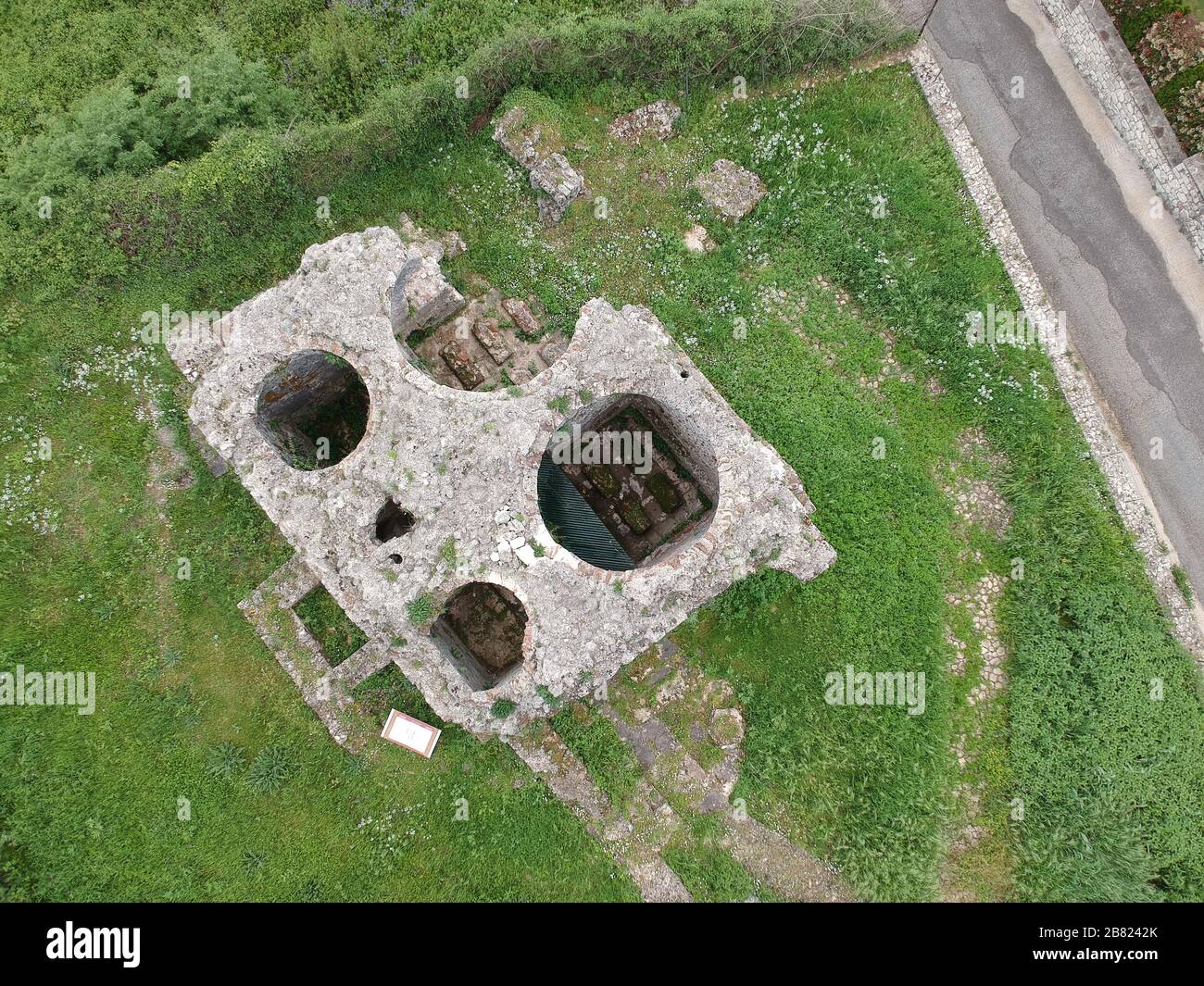 Luftbild Ruinen des alten türkischen Bad in der Stadt Paramythia in der Nähe von igoumenitsa thesprotia, epirus, 1 von 6 in Griechenland. Stockfoto