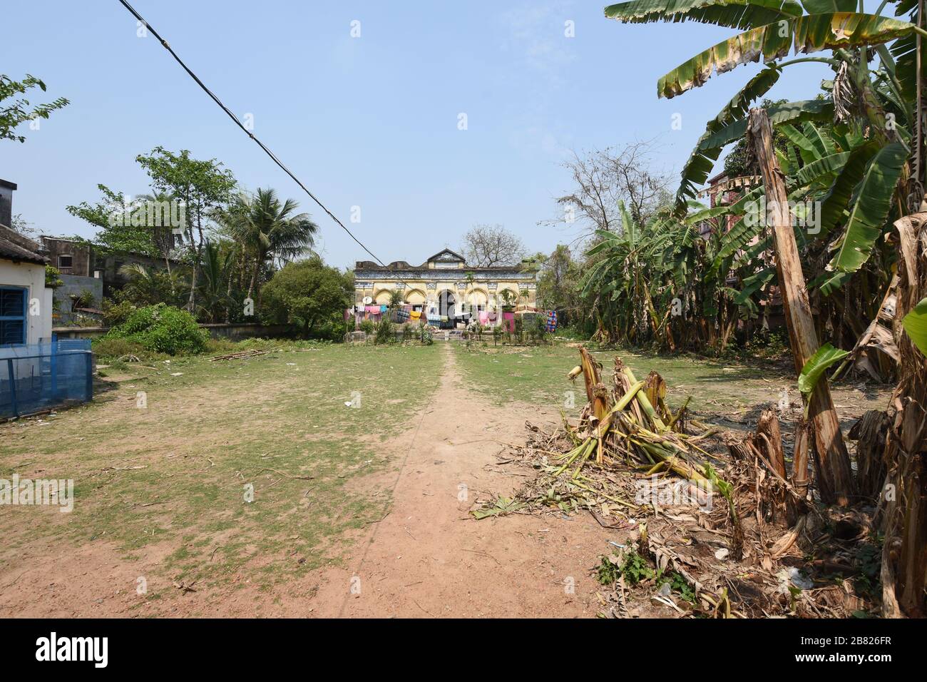 Damodar Jiu Kachari Bari oder Courthouse Compound in der Nähe von Kerani Bati aus der Familie Roy, einem hinduistischen Zamindar von Rautara, Jhikira, Howrah. Indien. Stockfoto