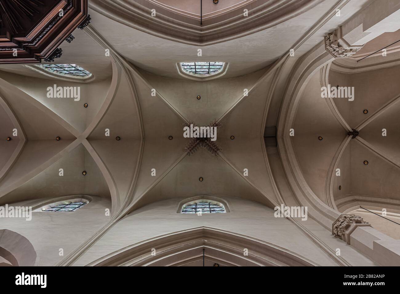 Decke der katholischen Kirche St. Nikolaus, gotischer Stil, Brüssel, Belgien Stockfoto