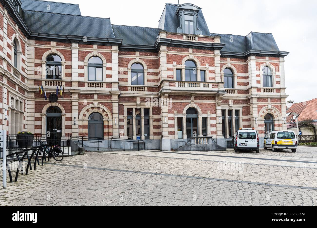 Jette, Brüssel Hauptstadt Region / Belgien - 02 14 2020: Fassade des Rathauses der Gemeinde Jette Stockfoto