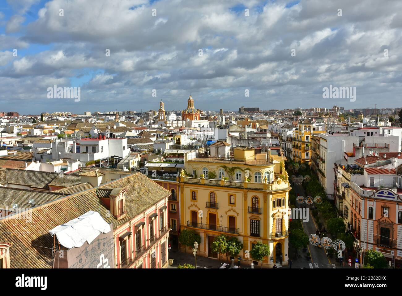 Panoramabild des historischen Zentrums von Sevilla Stockfoto