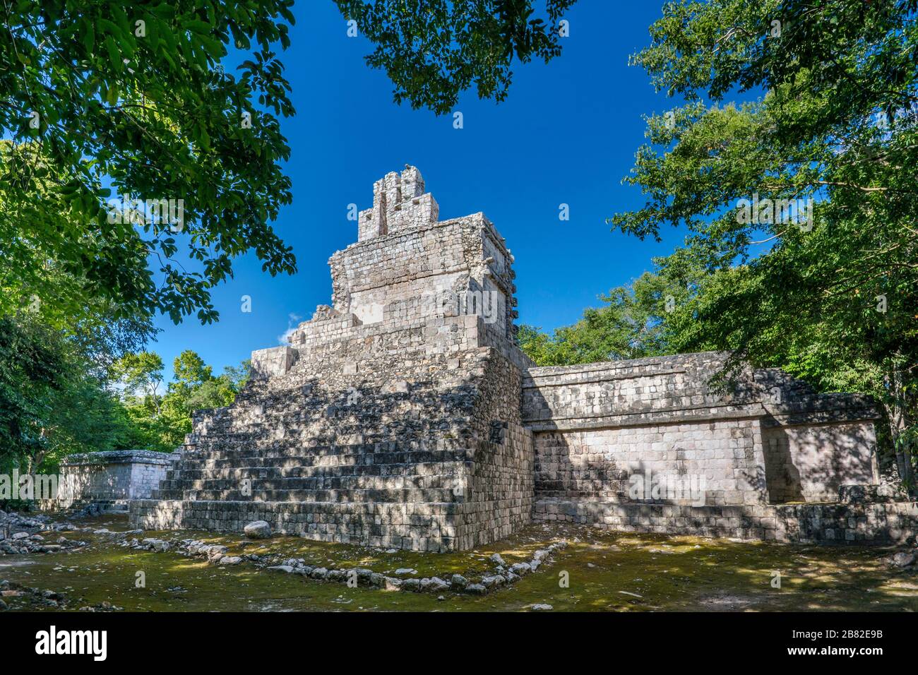 Tempel I, Maya Ruinen in El Tabasqueno archäologischen Stätte, in der Nähe von Hopelchen, Halbinsel Yucatan, Bundesstaat Campeche, Mexiko Stockfoto