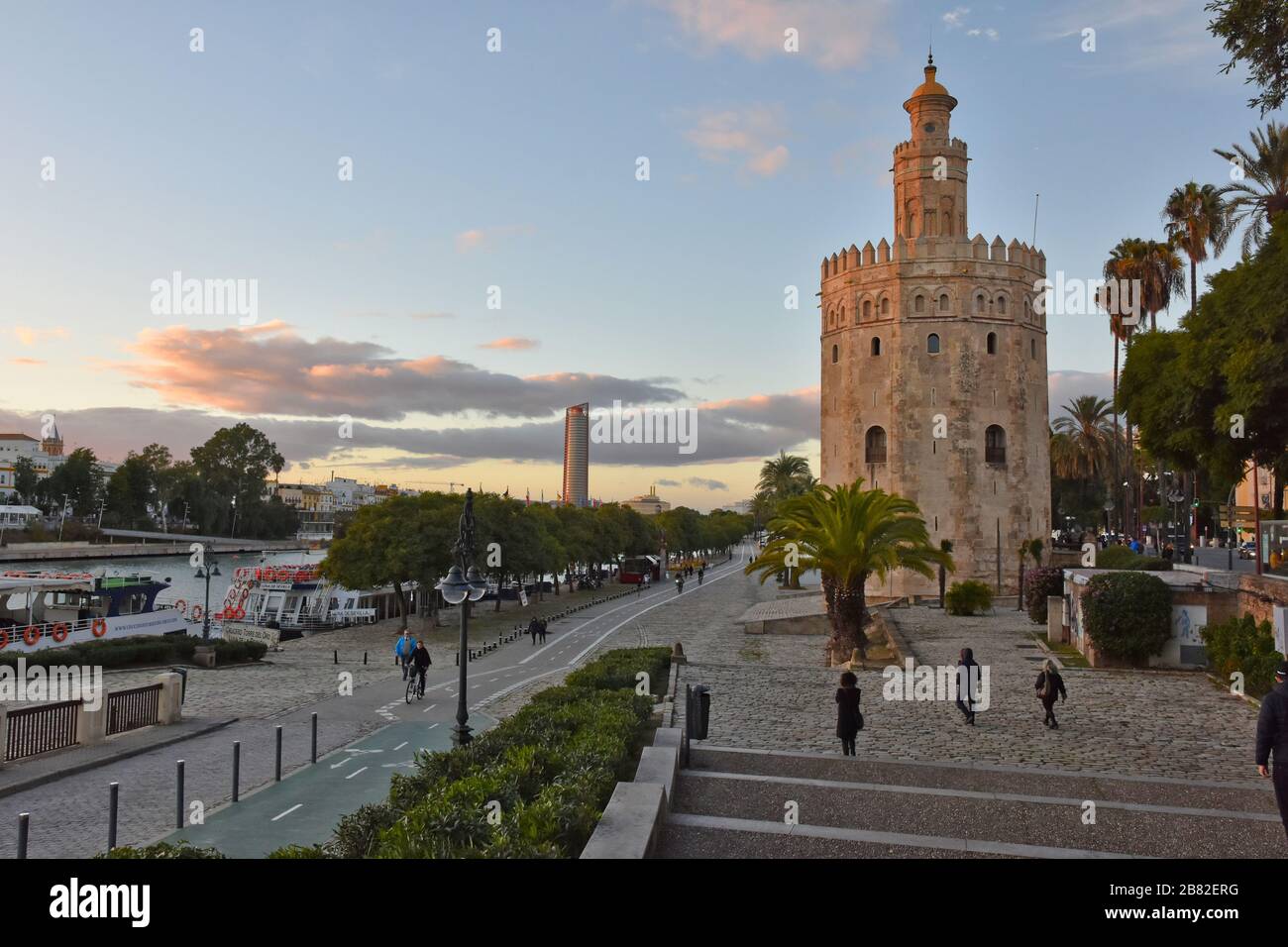 Der "Goldene Turm", das auf die arabische Vorherrschaft in Sevilla zurückgeht Stockfoto