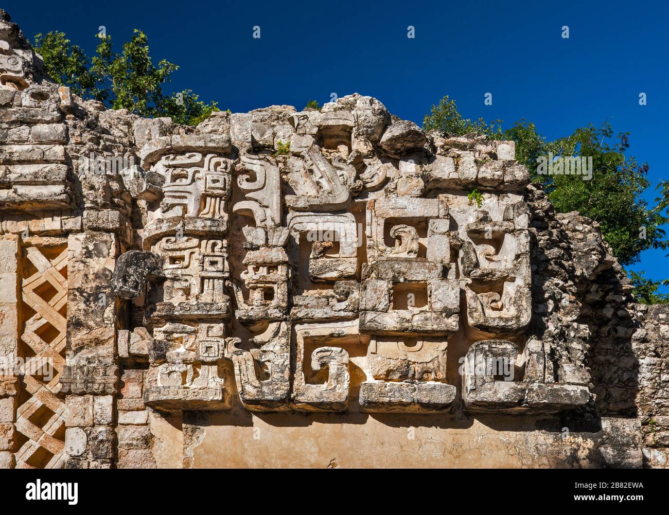 Details zu Steinmetzarbeiten im Palacio Principal, Maya Ruins in Hochob, in der Nähe von Chenoh, Yucatan Peninsula, Campeche State, Mexiko Stockfoto