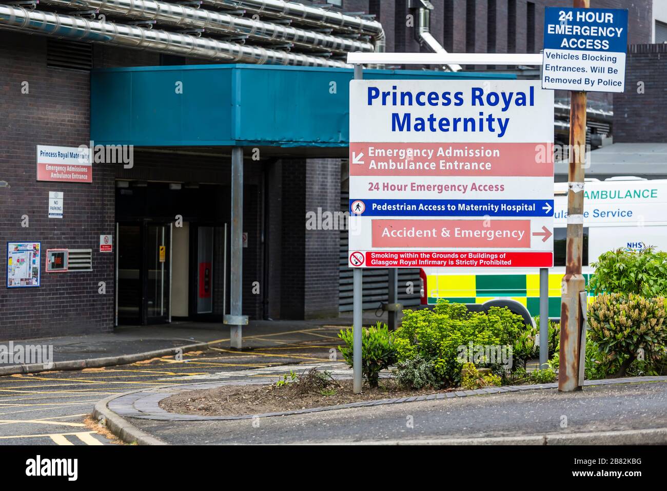 Princess Royal Maternity Hospital Glasgow, Schild an der Notaufnahme und Ambulanz Eingang, Schottland, Großbritannien Stockfoto
