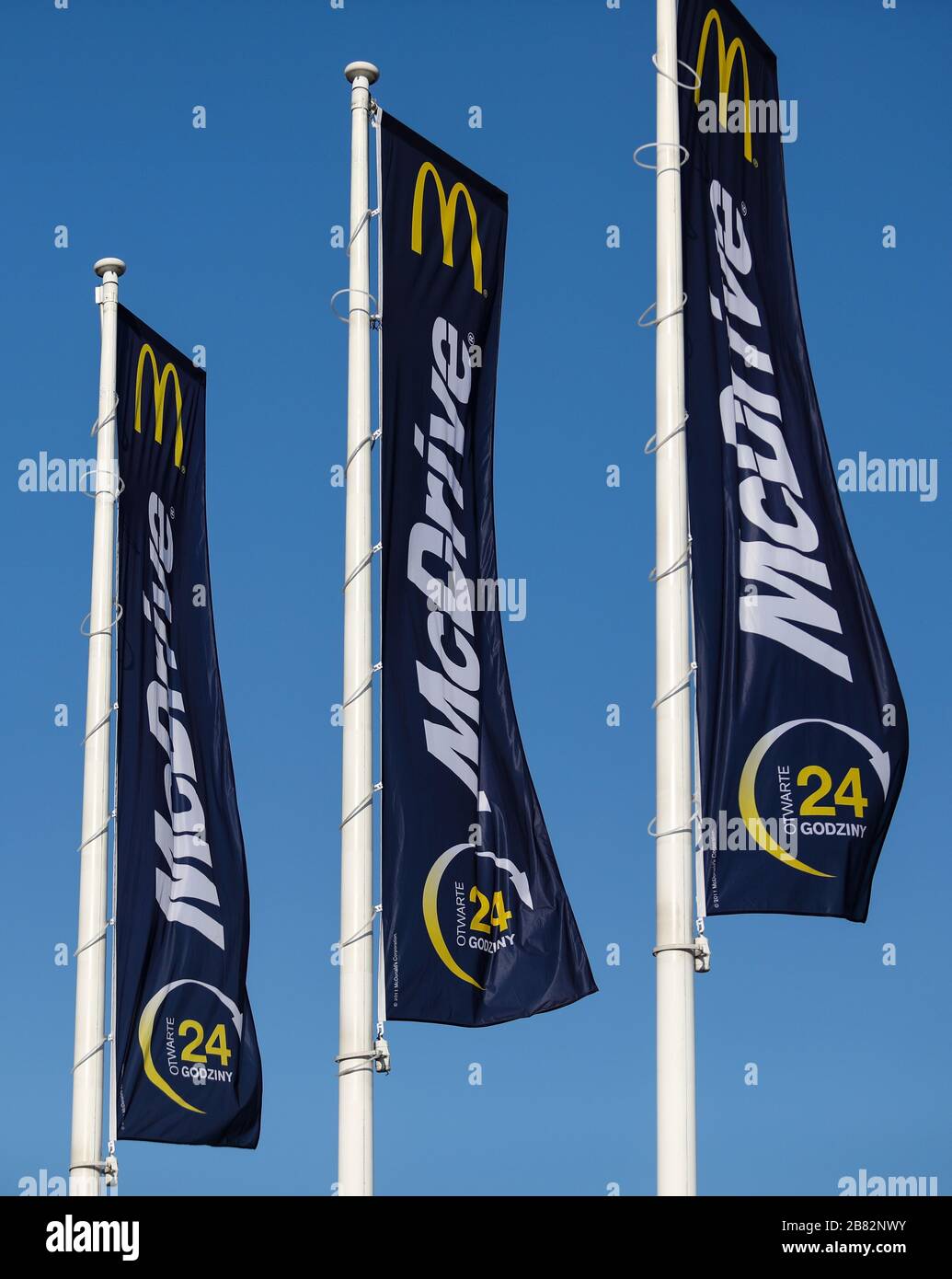 Tschenstochowa, Polen - 17. März 2020: McDonald's-Logo. McDonald's ist die weltweit größte Kette von Hamburger Fast-Food-Restaurants Stockfoto