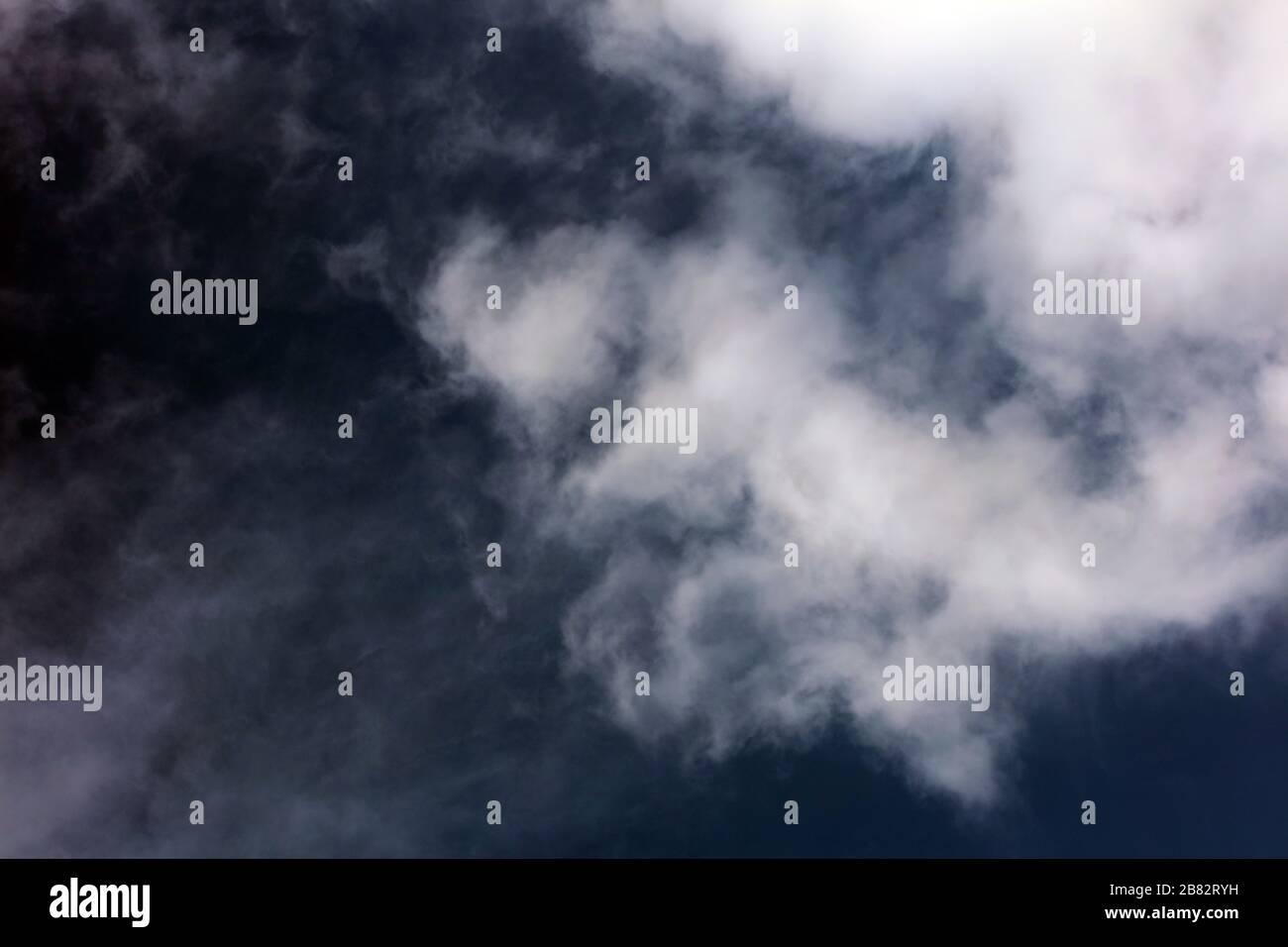 Himmel und Wolken Hintergrund hohe Qualität Auto Level modern Stockfoto