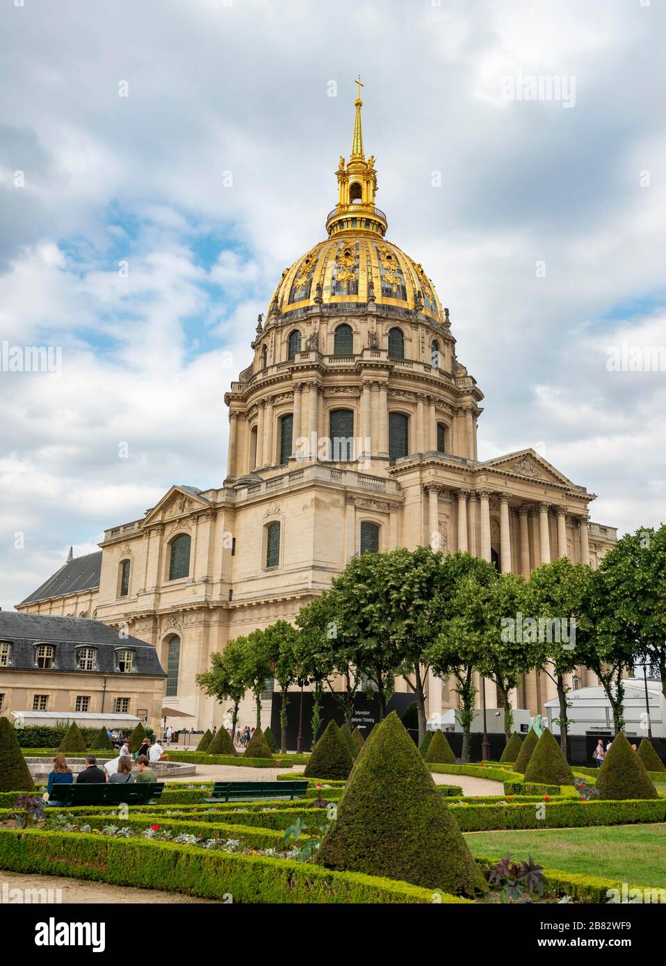 Park vor der Invalidenkathedrale, Grab von Napoleon I., Hotel des Invalides, Paris, Ile-de-France, Frankreich Stockfoto