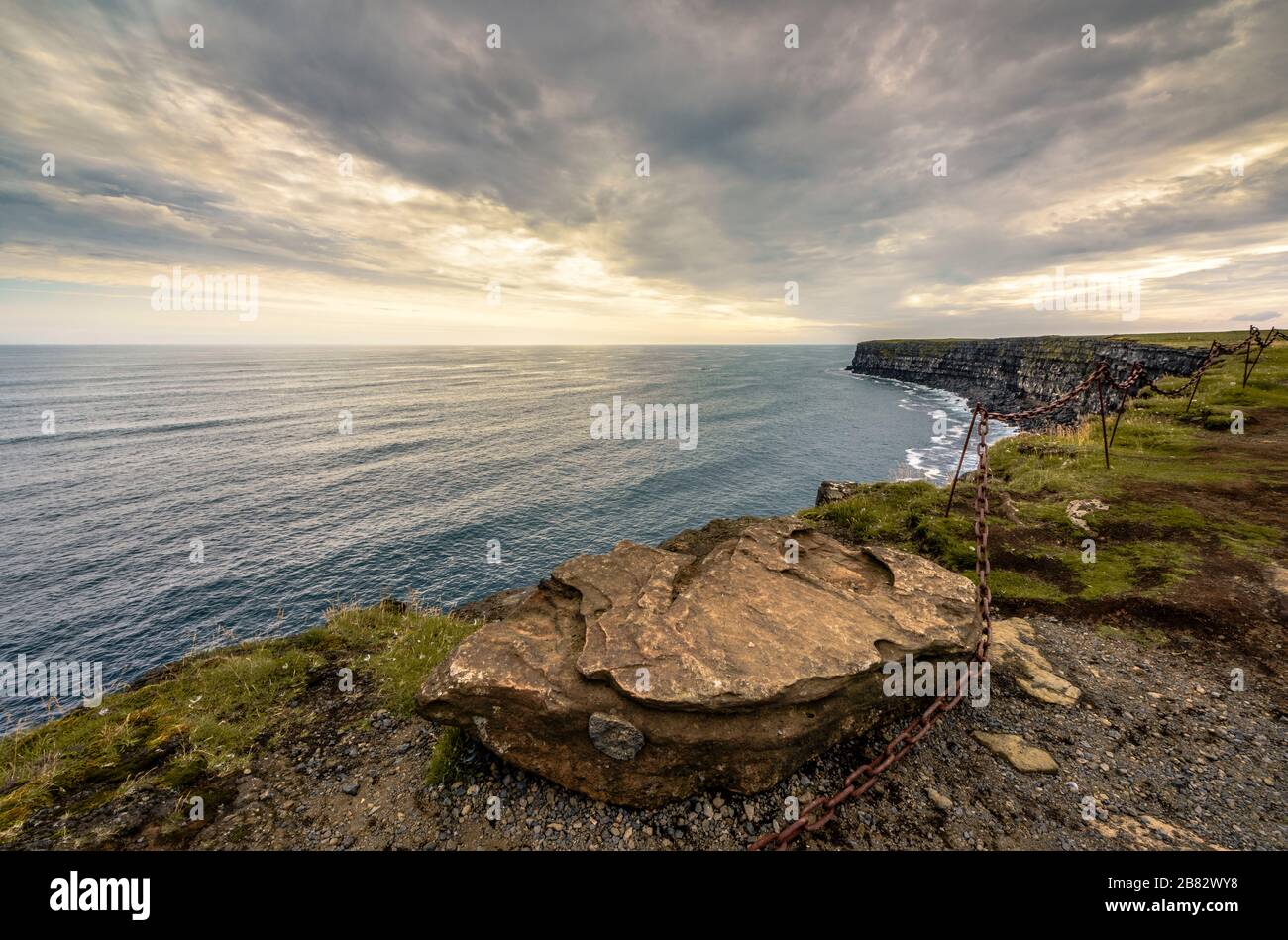 Malerische Aussicht auf die Krysuvikurbjarg Cliffs, Krisuvik, Sudurland, Island Stockfoto