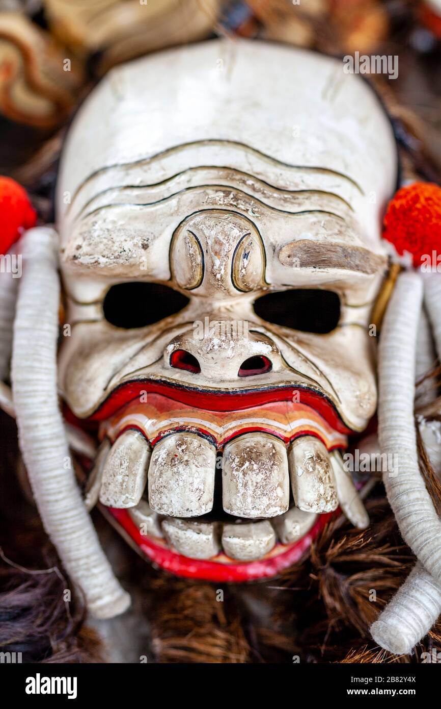 Eine Maske, die in EINER traditionellen balinesischen Barong und Kris Dance Show, Batabulan, Bali, Indonesien verwendet wird. Stockfoto